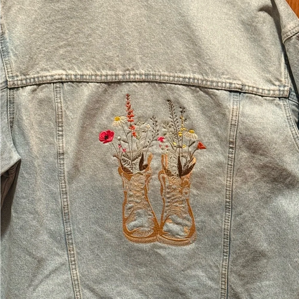 Boho Embroidered Jean Jacket Vintage Wash Floral Boots Back Western Cottagecore - Picture 5 of 9
